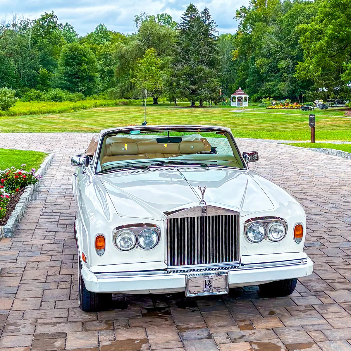 antique-rolls-royce-convertible-wedding